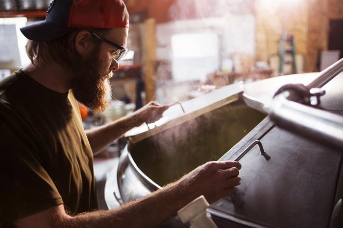 啤酒廠自動(dòng)化的時(shí)代背景下，釀造工人該何去何從？