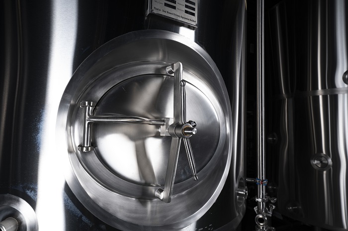 錐形發(fā)酵罐的溫度控制如何影響啤酒的發(fā)酵周期和風味？